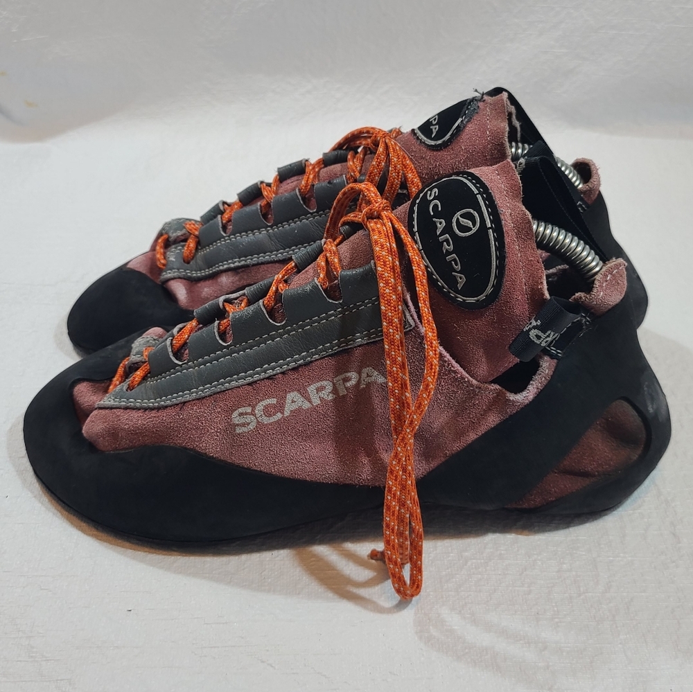 Womens SCARPA Generator Climbing Shoes Size: 8.5-9 Mens 7.5-8 Color: Salmon